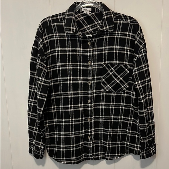 Rue21 Black and White Casual Button Down Shirt - Picture 1 of 5